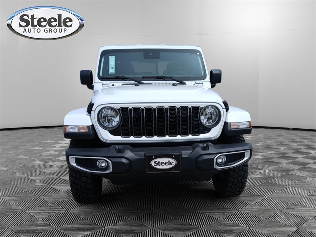 new 2025 Jeep Gladiator car, priced at $43,597