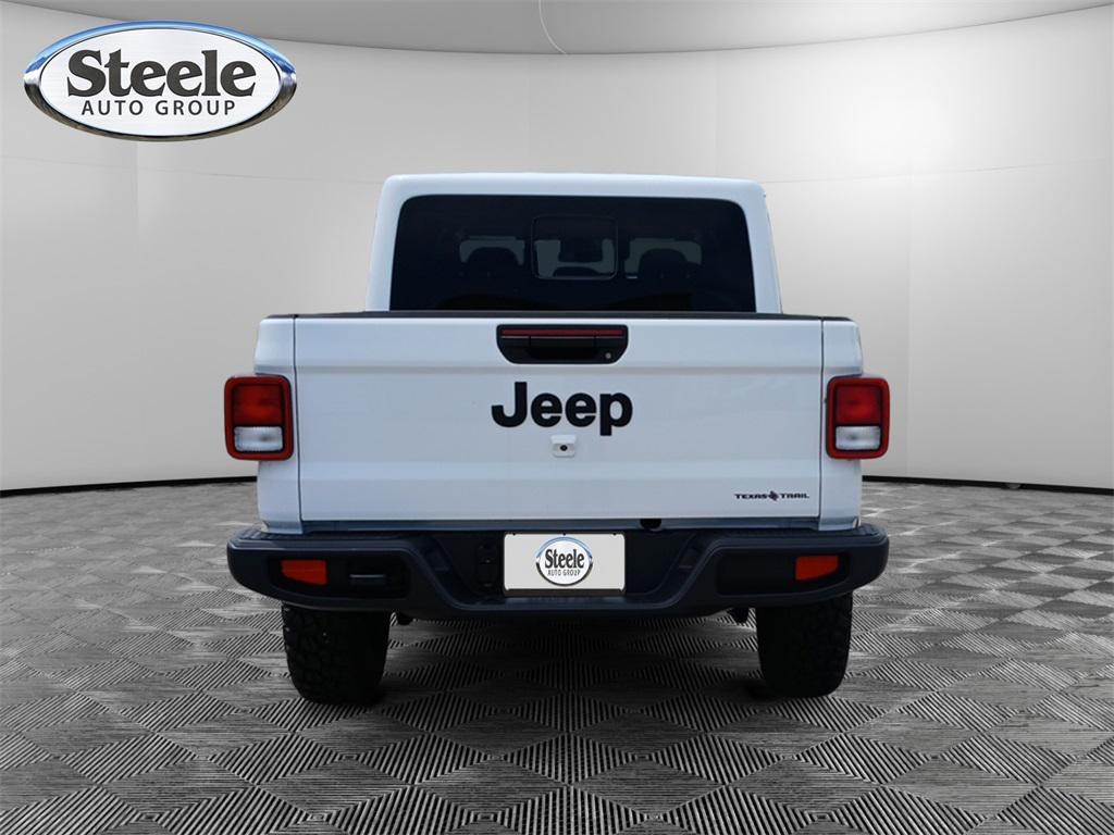 new 2025 Jeep Gladiator car, priced at $43,597