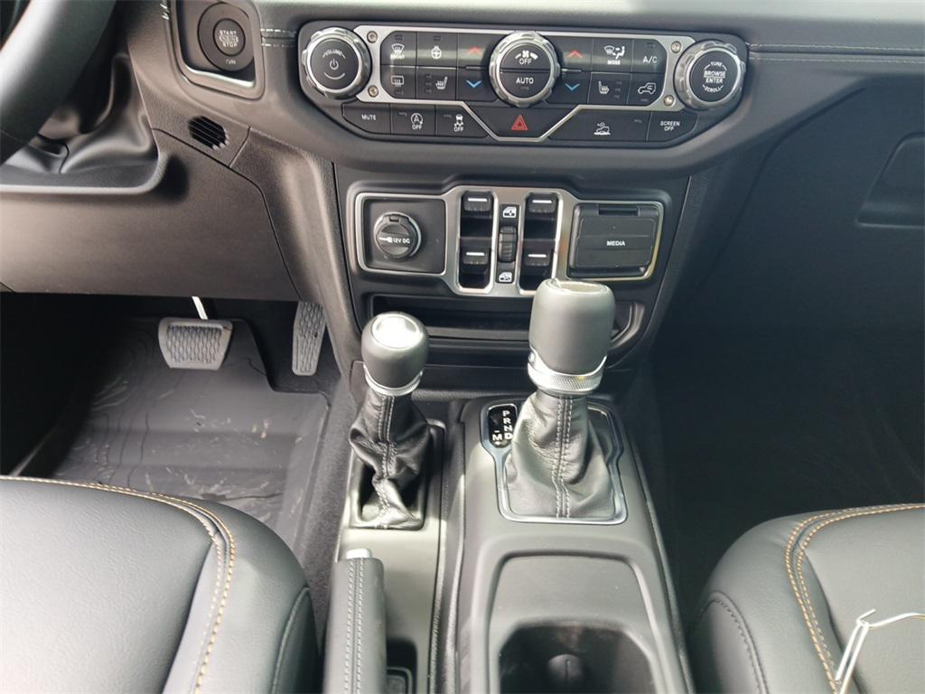 new 2025 Jeep Gladiator car, priced at $43,597