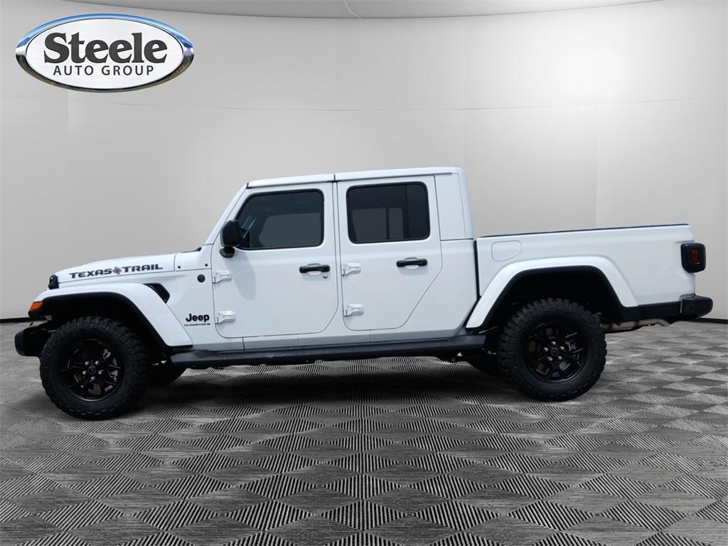 new 2025 Jeep Gladiator car, priced at $43,597
