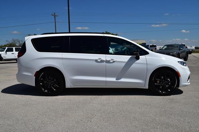 new 2024 Chrysler Pacifica car, priced at $45,745