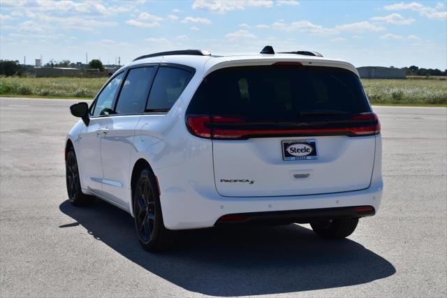 new 2024 Chrysler Pacifica car, priced at $45,745