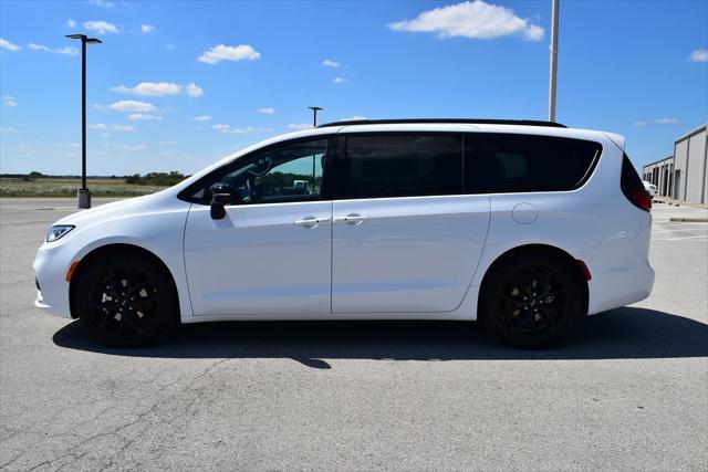 new 2024 Chrysler Pacifica car, priced at $45,745