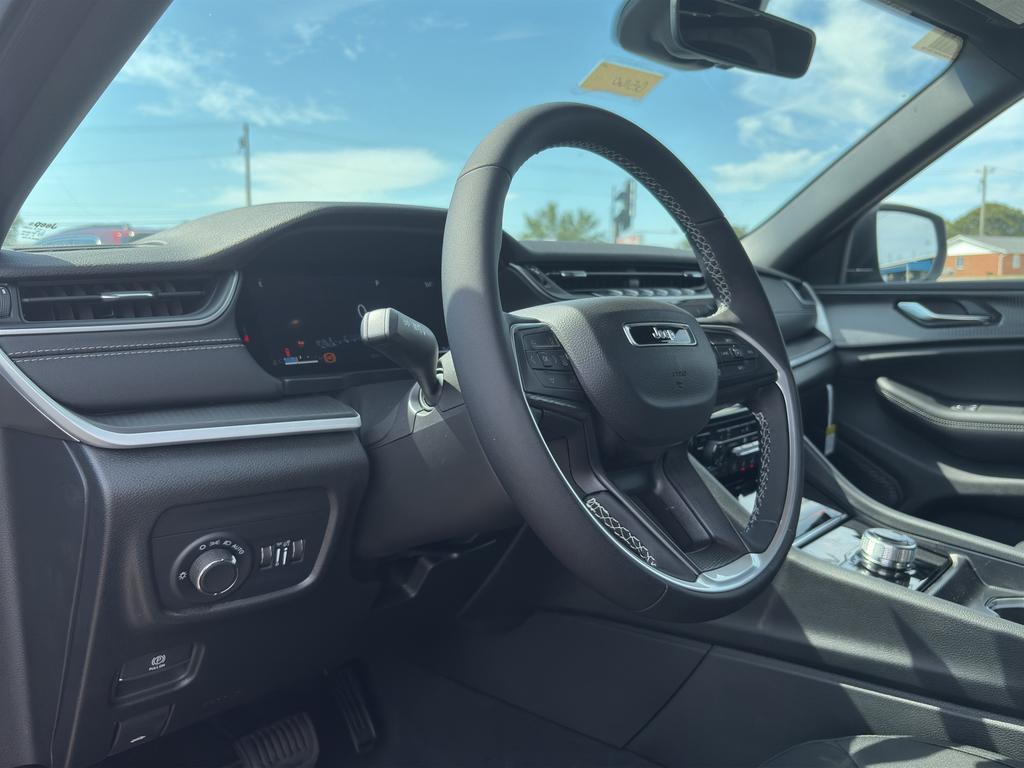 new 2025 Jeep Grand Cherokee car, priced at $45,165