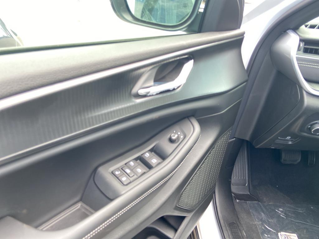 new 2025 Jeep Grand Cherokee car, priced at $42,995