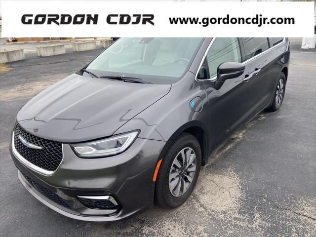 used 2021 Chrysler Pacifica Hybrid car, priced at $20,995