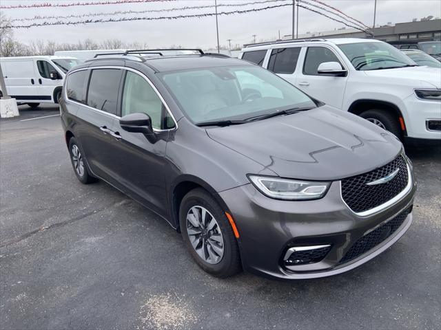 used 2021 Chrysler Pacifica Hybrid car, priced at $20,995