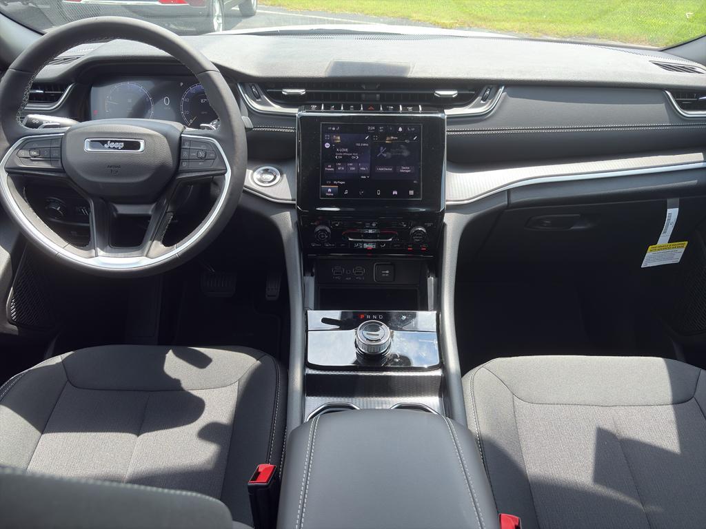 new 2025 Jeep Grand Cherokee car, priced at $43,575