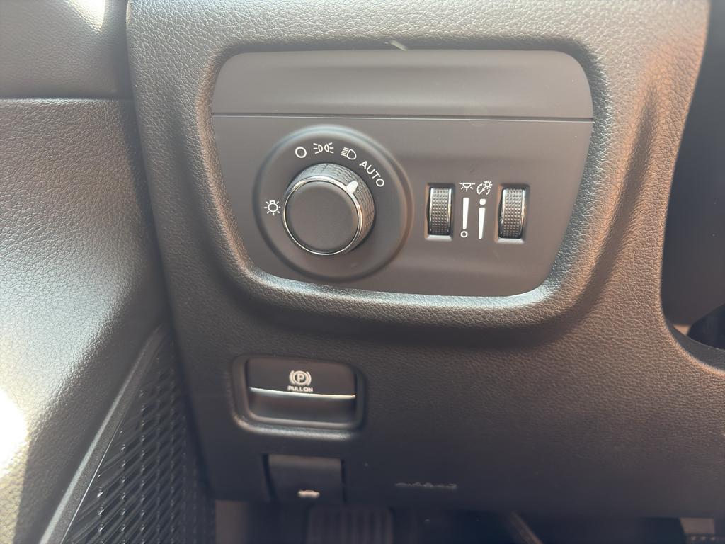 new 2025 Jeep Grand Cherokee car, priced at $43,575