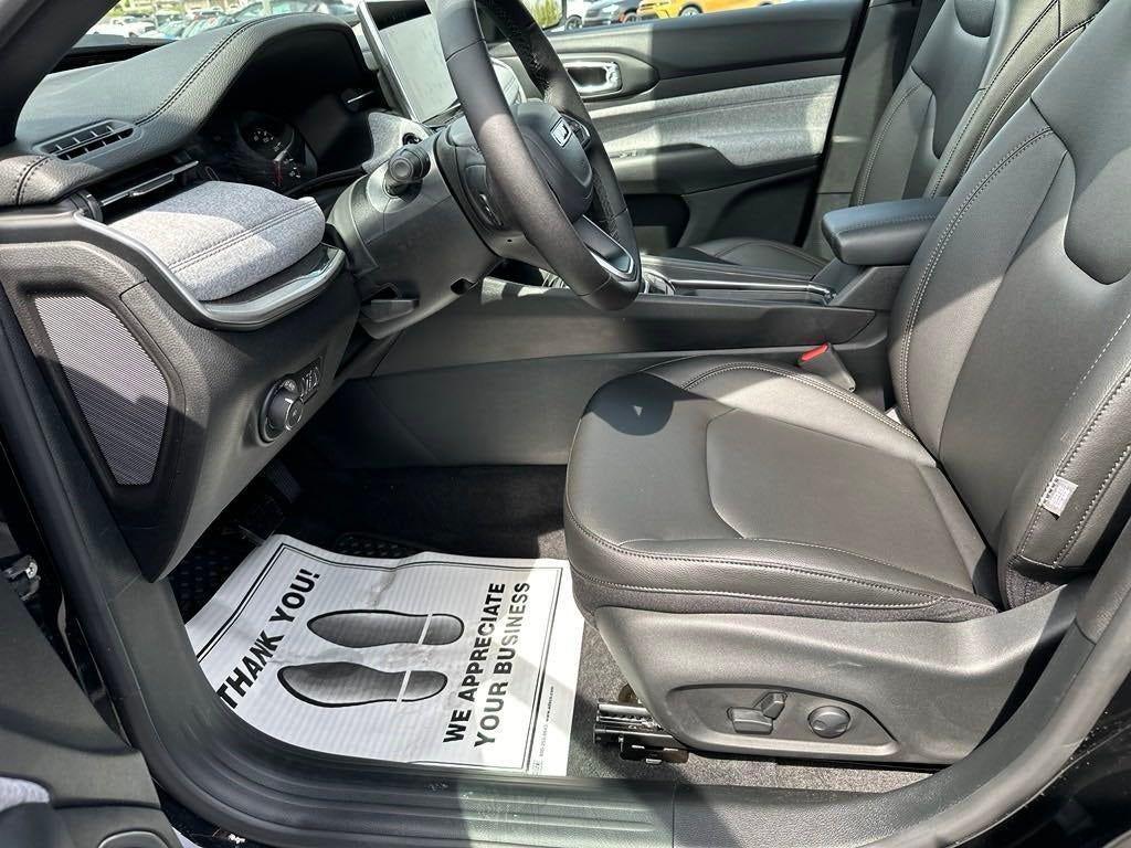 new 2024 Jeep Compass car, priced at $32,995