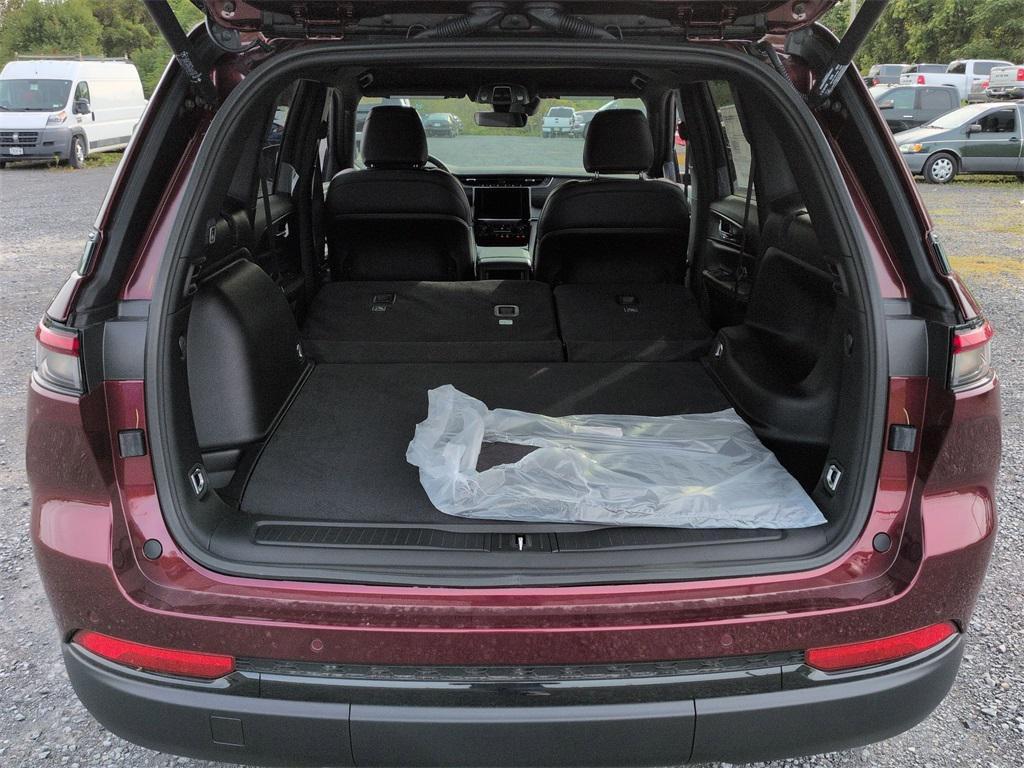 new 2025 Jeep Grand Cherokee car, priced at $44,405