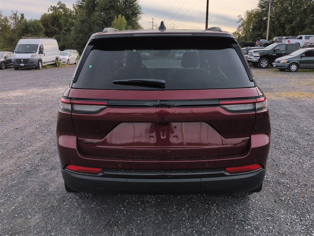 new 2025 Jeep Grand Cherokee car, priced at $44,405