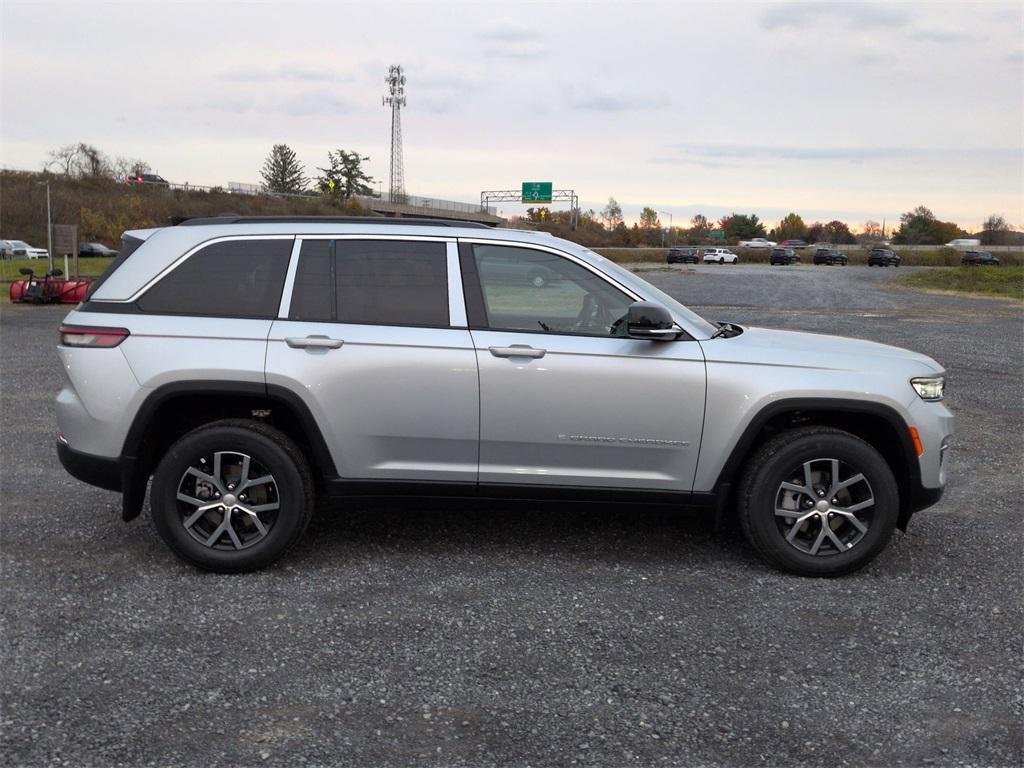 new 2025 Jeep Grand Cherokee car, priced at $48,185