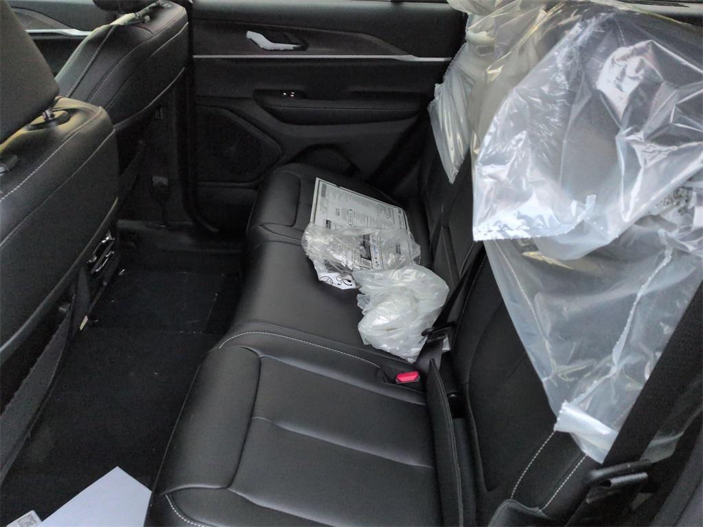 new 2025 Jeep Grand Cherokee car, priced at $48,185