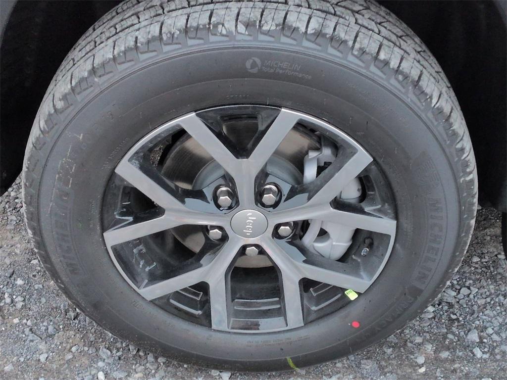 new 2025 Jeep Grand Cherokee car, priced at $48,185