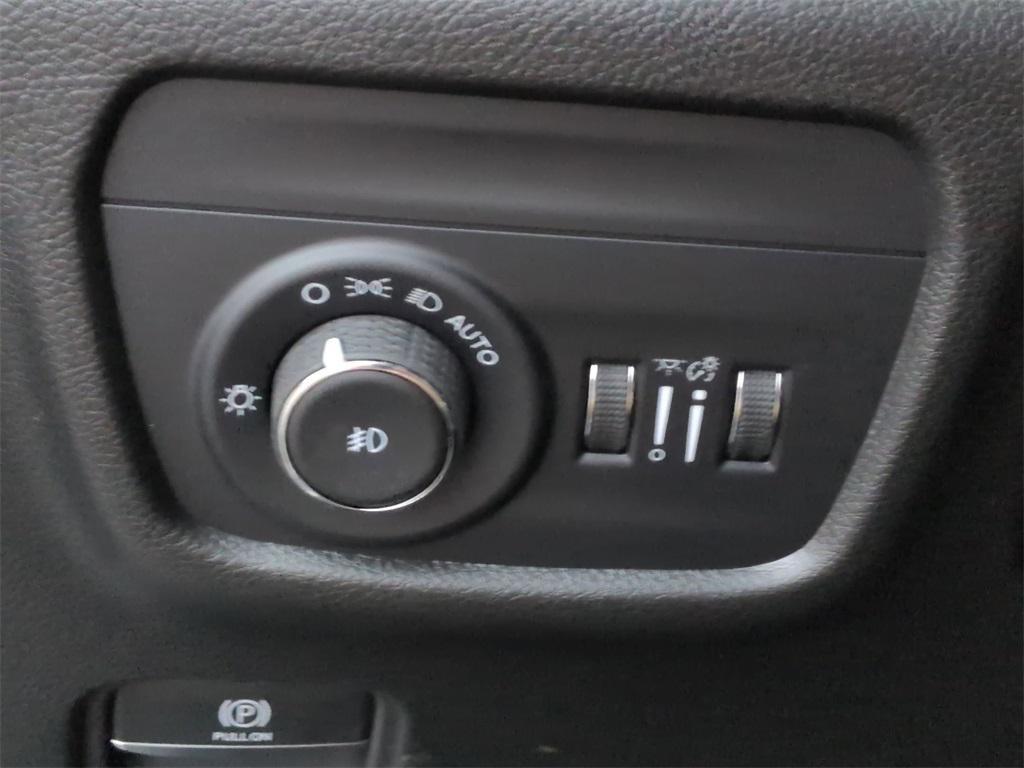 new 2025 Jeep Grand Cherokee car, priced at $48,185