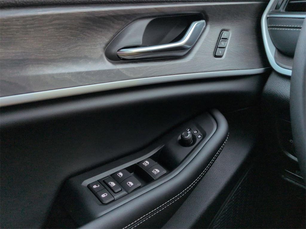 new 2025 Jeep Grand Cherokee car, priced at $48,185