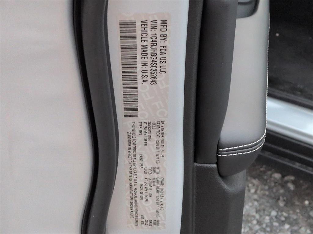 new 2025 Jeep Grand Cherokee car, priced at $48,185