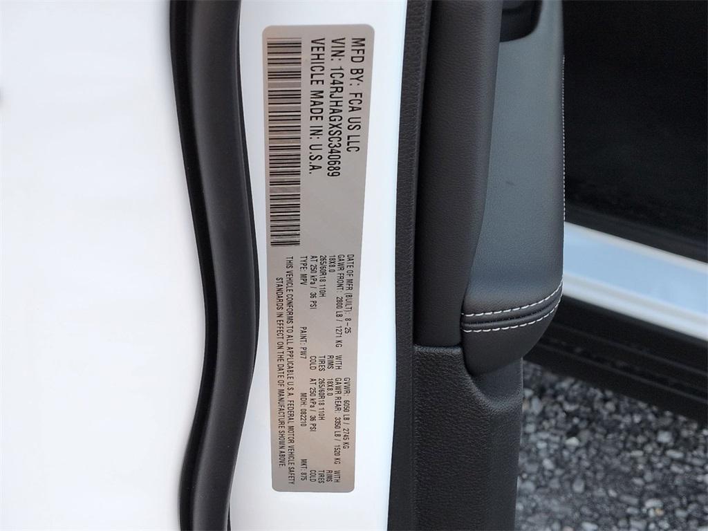 new 2025 Jeep Grand Cherokee car, priced at $44,310