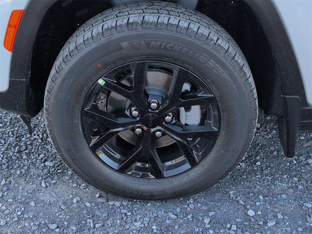 new 2025 Jeep Grand Cherokee car, priced at $44,310