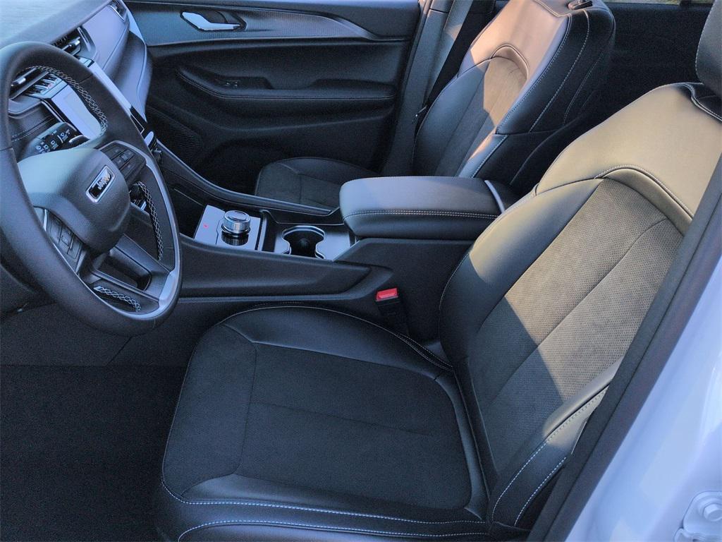 new 2025 Jeep Grand Cherokee car, priced at $44,310