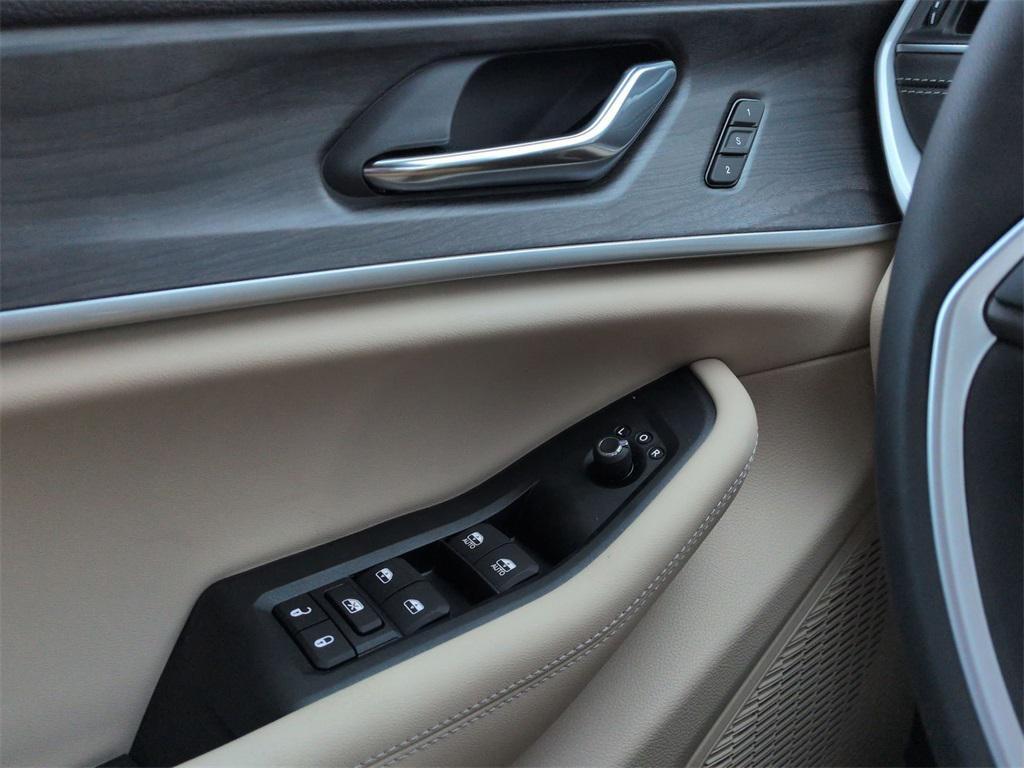 new 2025 Jeep Grand Cherokee L car, priced at $49,720