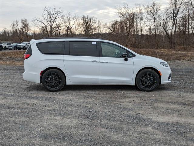 new 2024 Chrysler Pacifica car, priced at $55,710