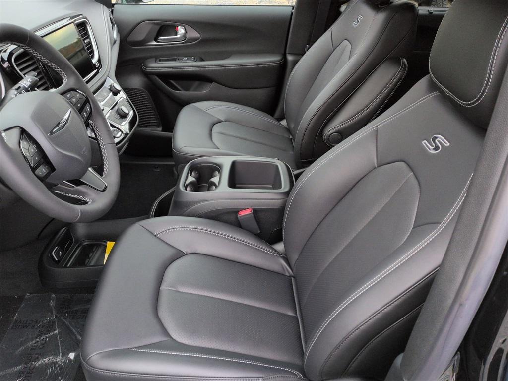 new 2026 Chrysler Pacifica car, priced at $44,610