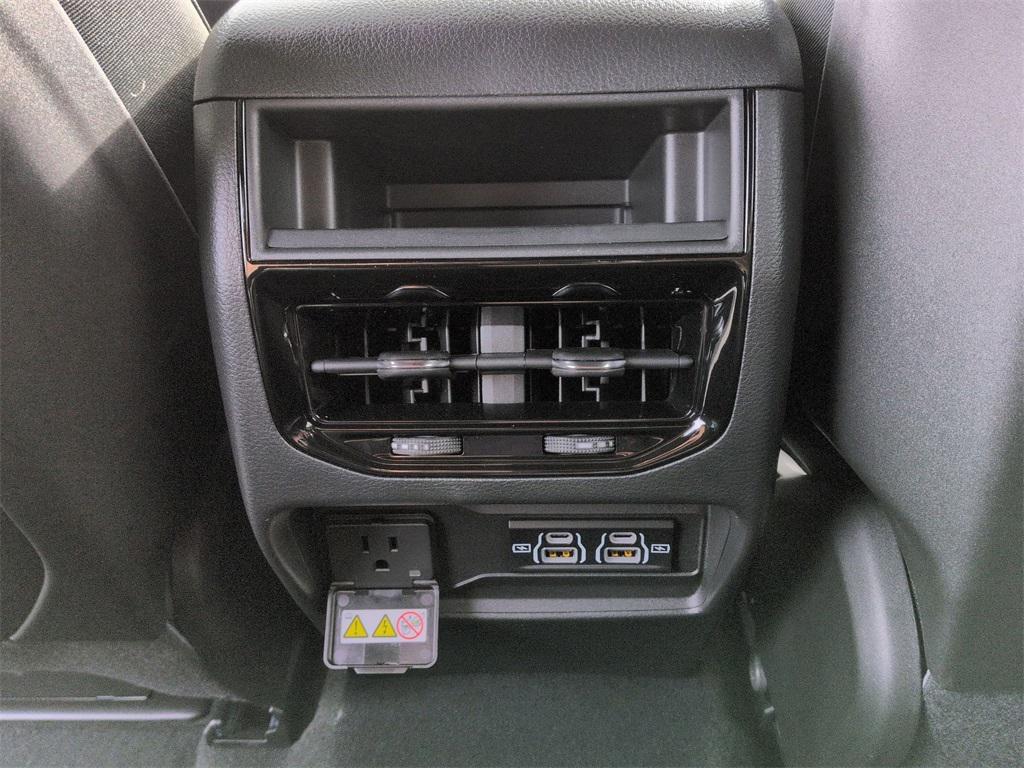 new 2025 Jeep Grand Cherokee car