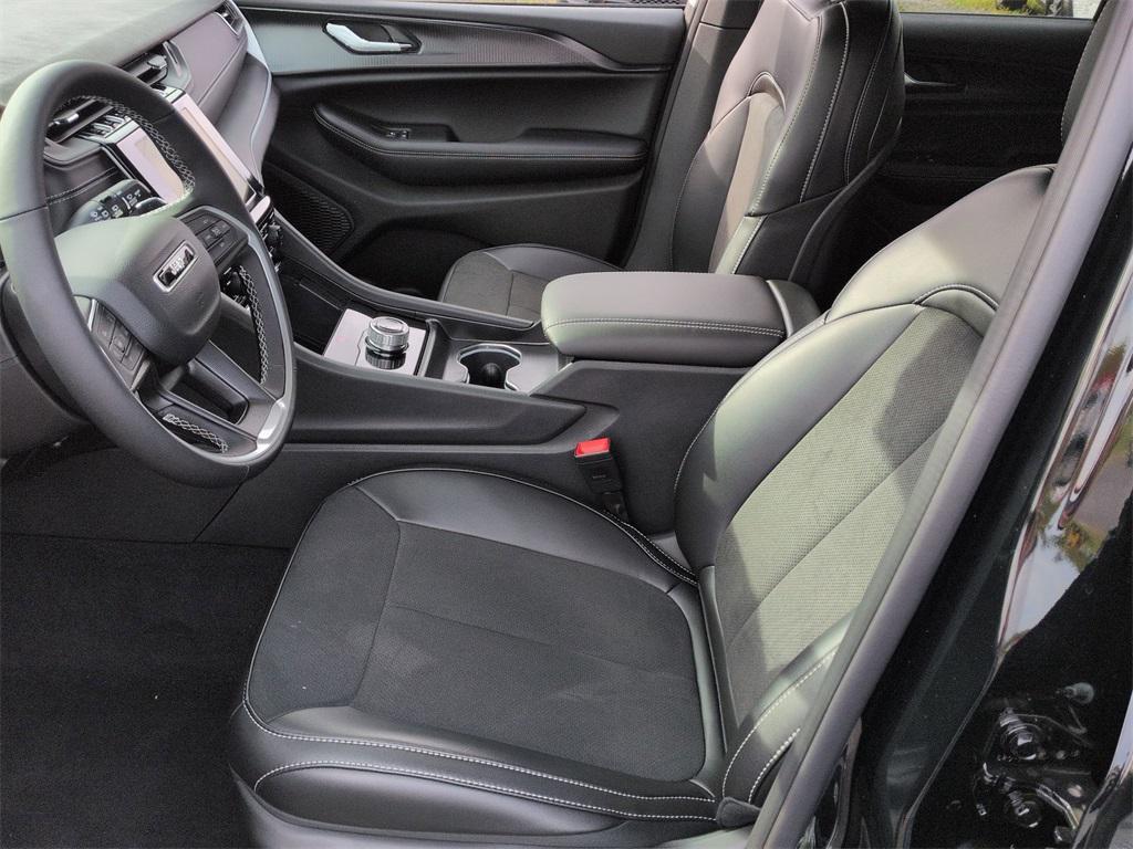 new 2025 Jeep Grand Cherokee car