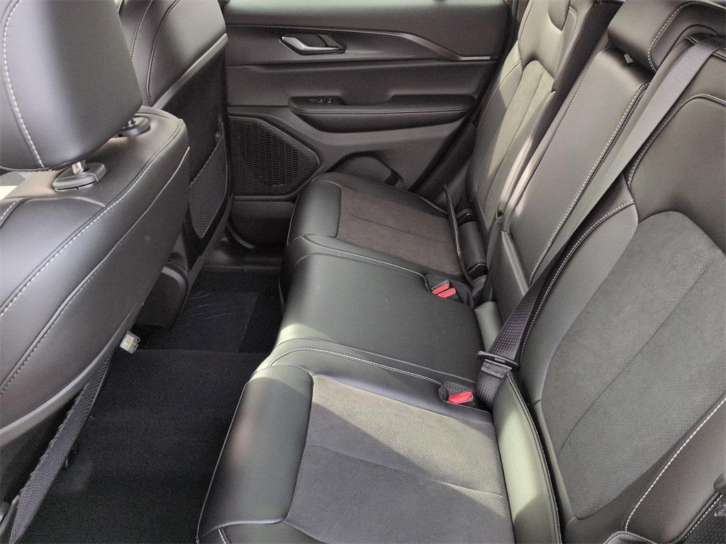 new 2025 Jeep Grand Cherokee car