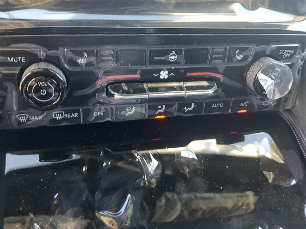 new 2025 Jeep Grand Cherokee car, priced at $42,405