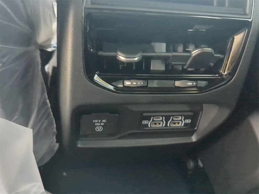 new 2025 Jeep Grand Cherokee car, priced at $42,405