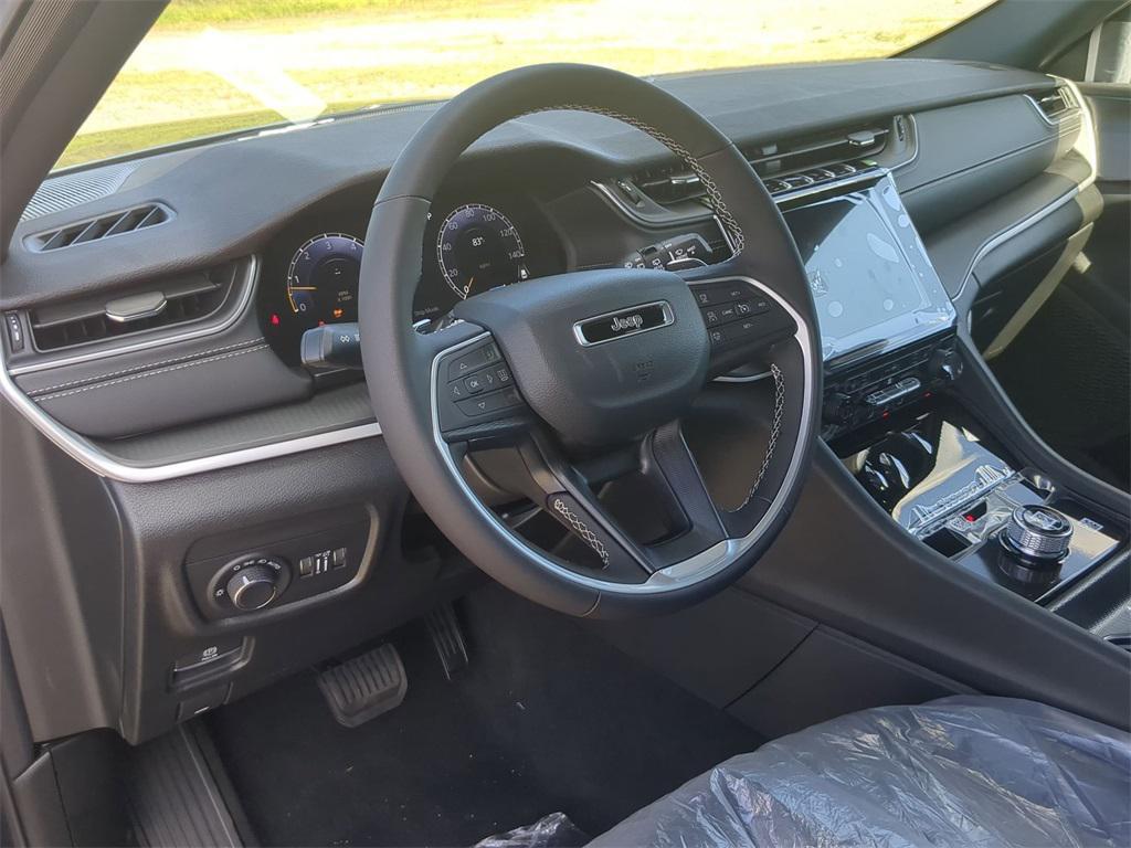 new 2025 Jeep Grand Cherokee car, priced at $42,405