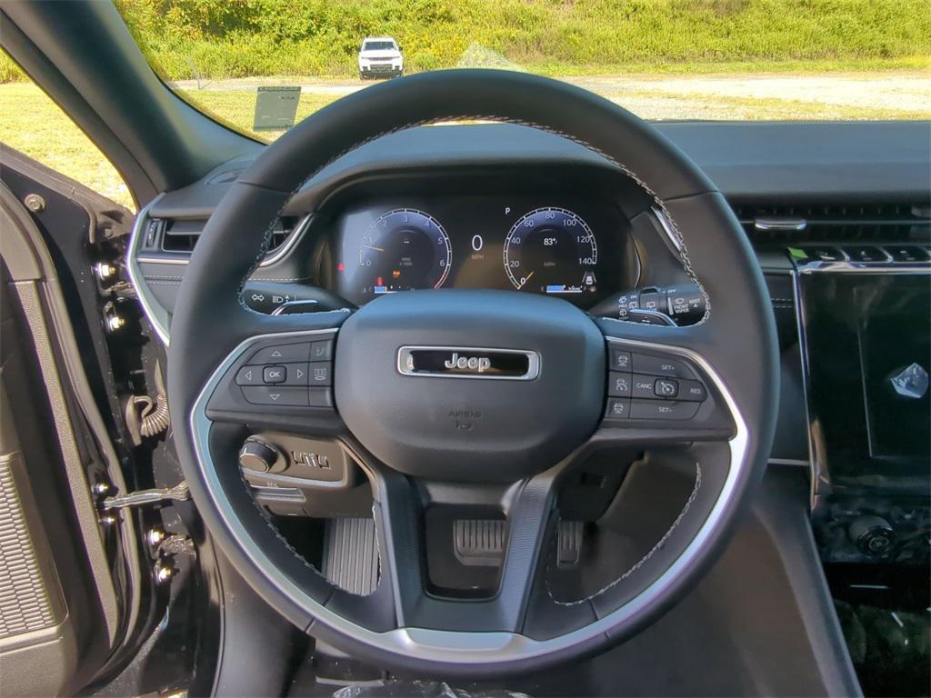 new 2025 Jeep Grand Cherokee car, priced at $42,405