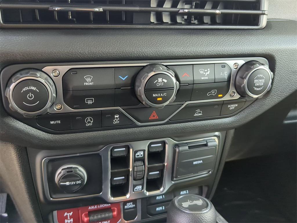 new 2025 Jeep Wrangler car, priced at $48,705