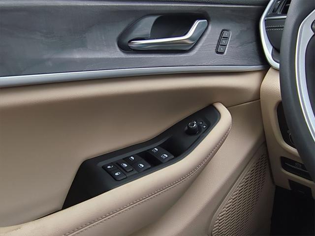 new 2025 Jeep Grand Cherokee L car, priced at $48,712