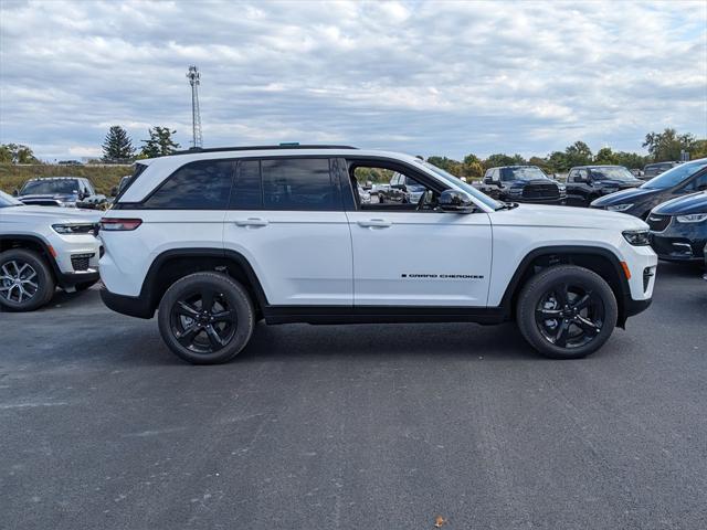 new 2025 Jeep Grand Cherokee car, priced at $49,440