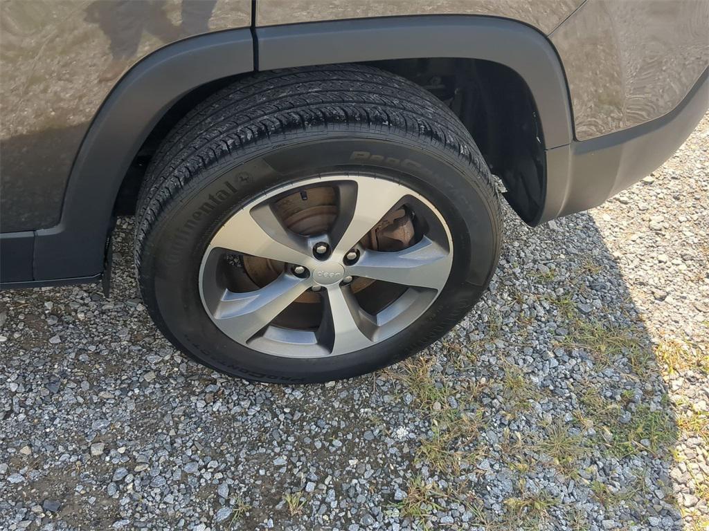 used 2022 Jeep Cherokee car, priced at $27,500