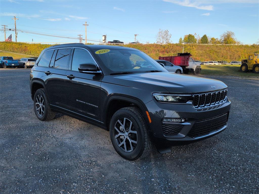 new 2025 Jeep Grand Cherokee car, priced at $51,680