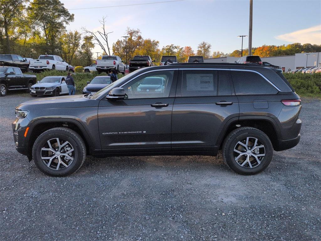 new 2025 Jeep Grand Cherokee car, priced at $51,680