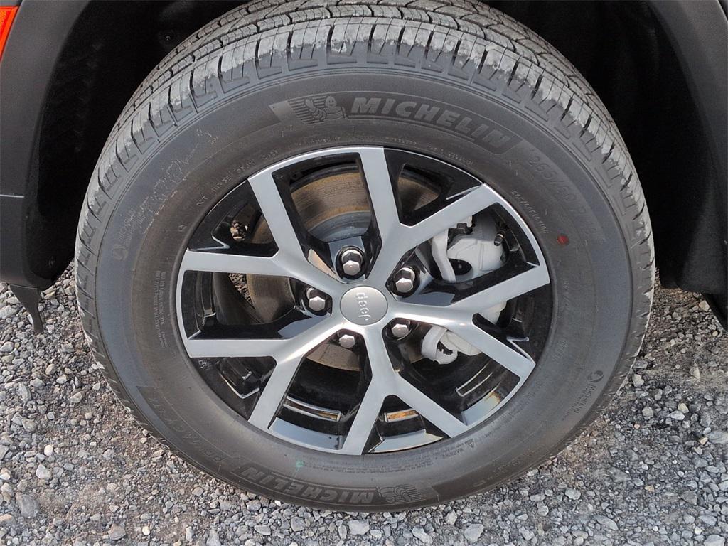 new 2025 Jeep Grand Cherokee car, priced at $51,680