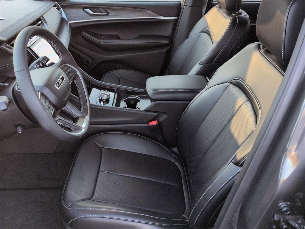 new 2025 Jeep Grand Cherokee car, priced at $51,680