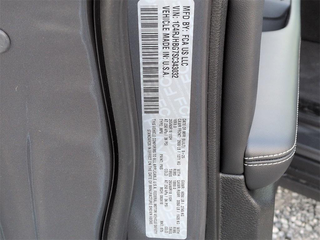 new 2025 Jeep Grand Cherokee car, priced at $51,680