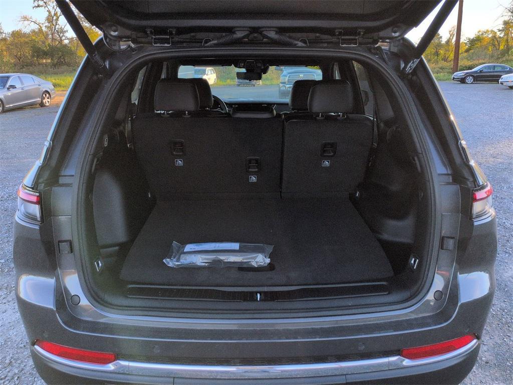 new 2025 Jeep Grand Cherokee car, priced at $51,680