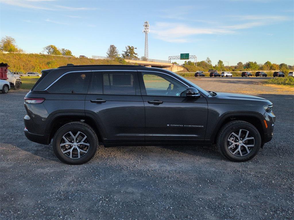 new 2025 Jeep Grand Cherokee car, priced at $51,680