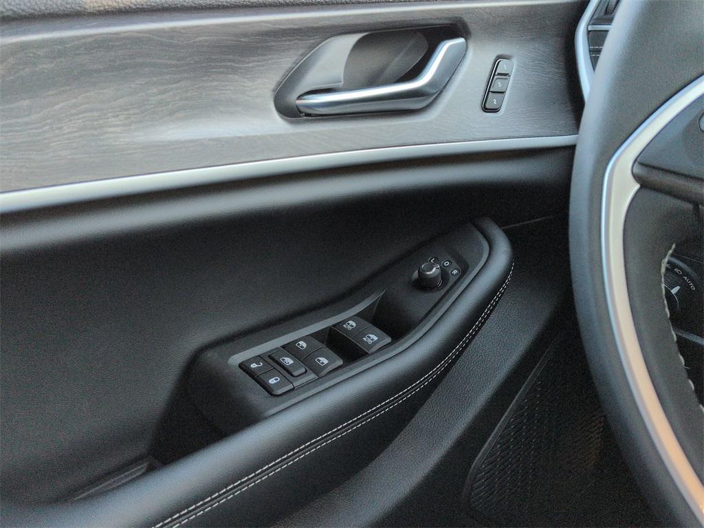 new 2025 Jeep Grand Cherokee car, priced at $51,680