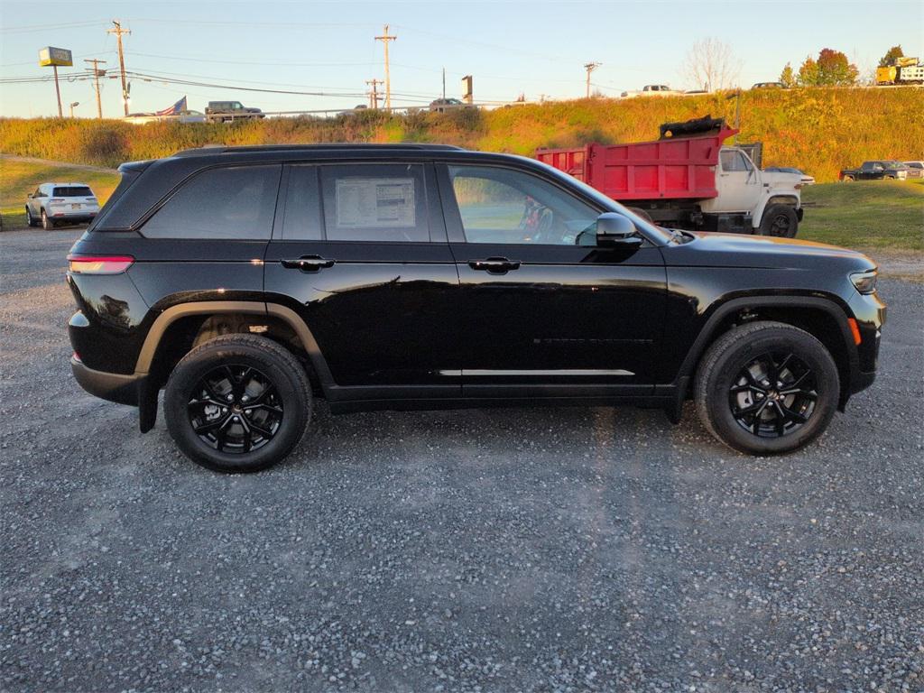 new 2025 Jeep Grand Cherokee car, priced at $44,905