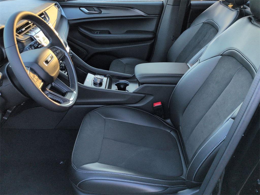 new 2025 Jeep Grand Cherokee car, priced at $44,905