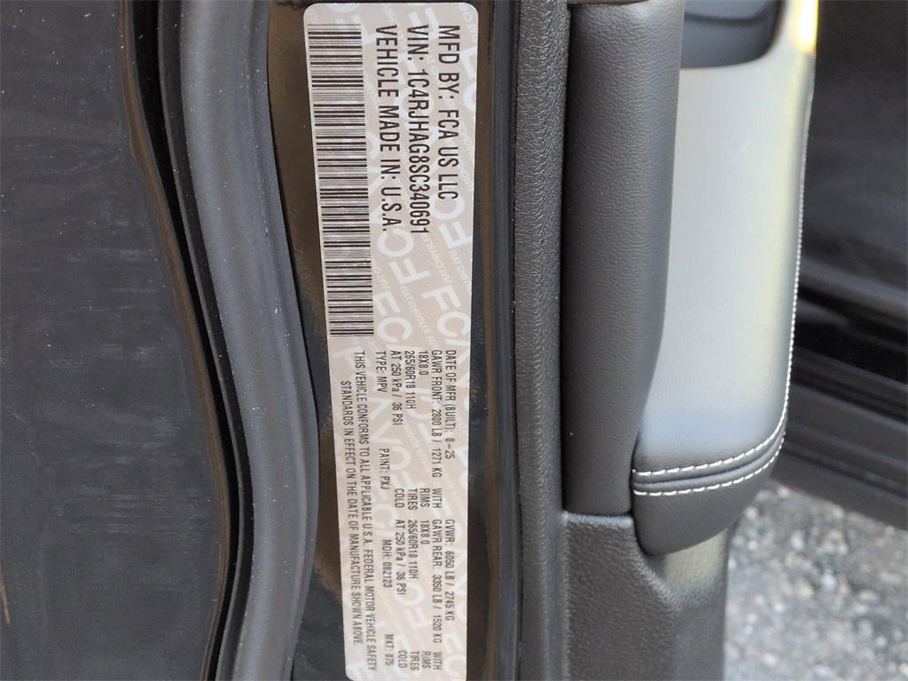 new 2025 Jeep Grand Cherokee car, priced at $44,905